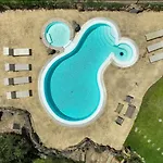 Βίλα Luxury Oasis Pool & Jacuzzi