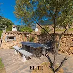 Βίλα Luxury Oasis Pool & Jacuzzi Όλμπια