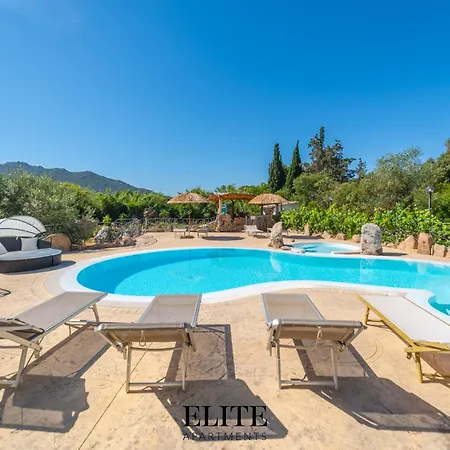 Luxury Oasis Pool & Jacuzzi Villa